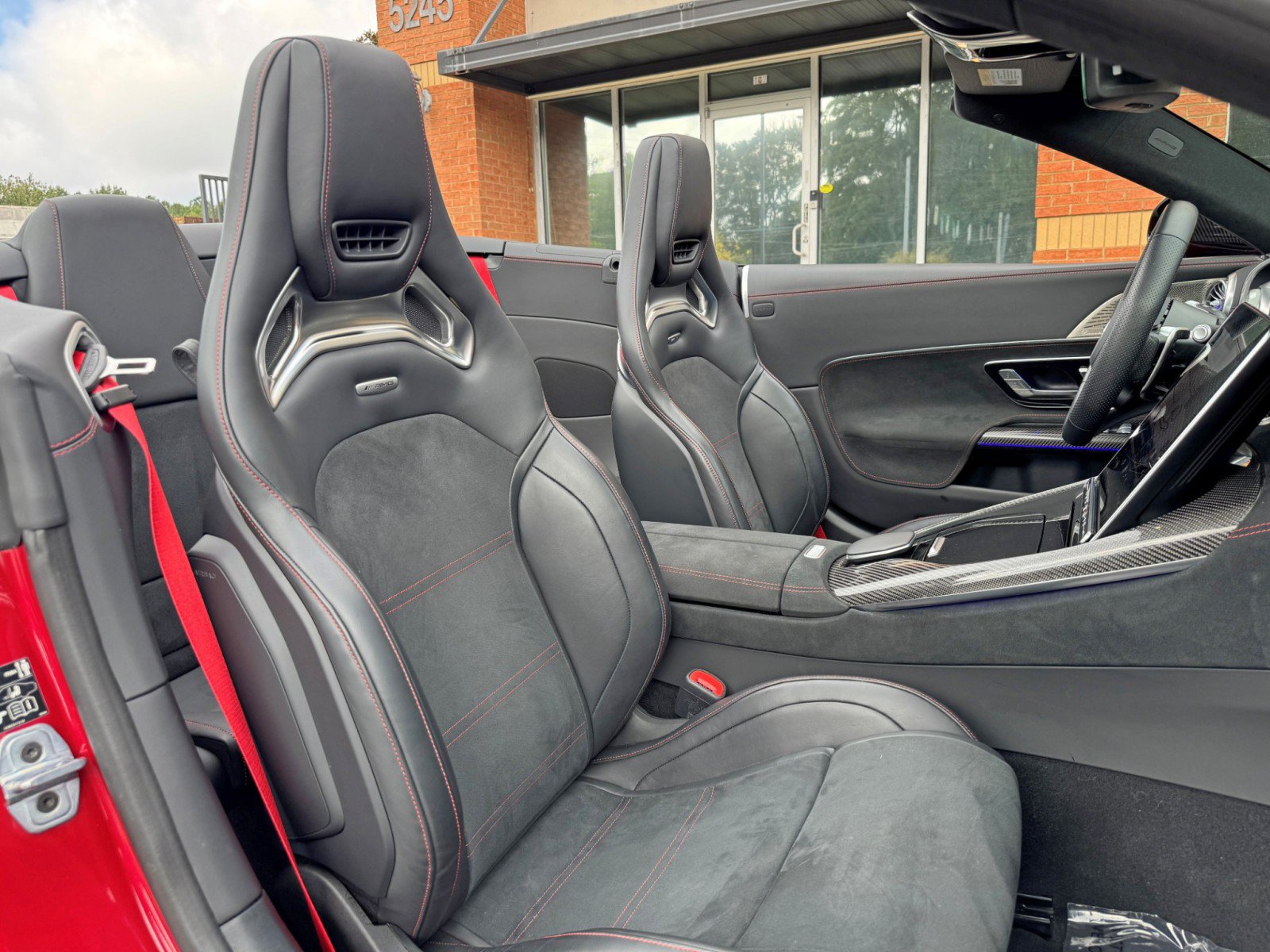 Used 2025 Mercedes-Benz SL 63 AMG S e Performance 4MATIC image 39