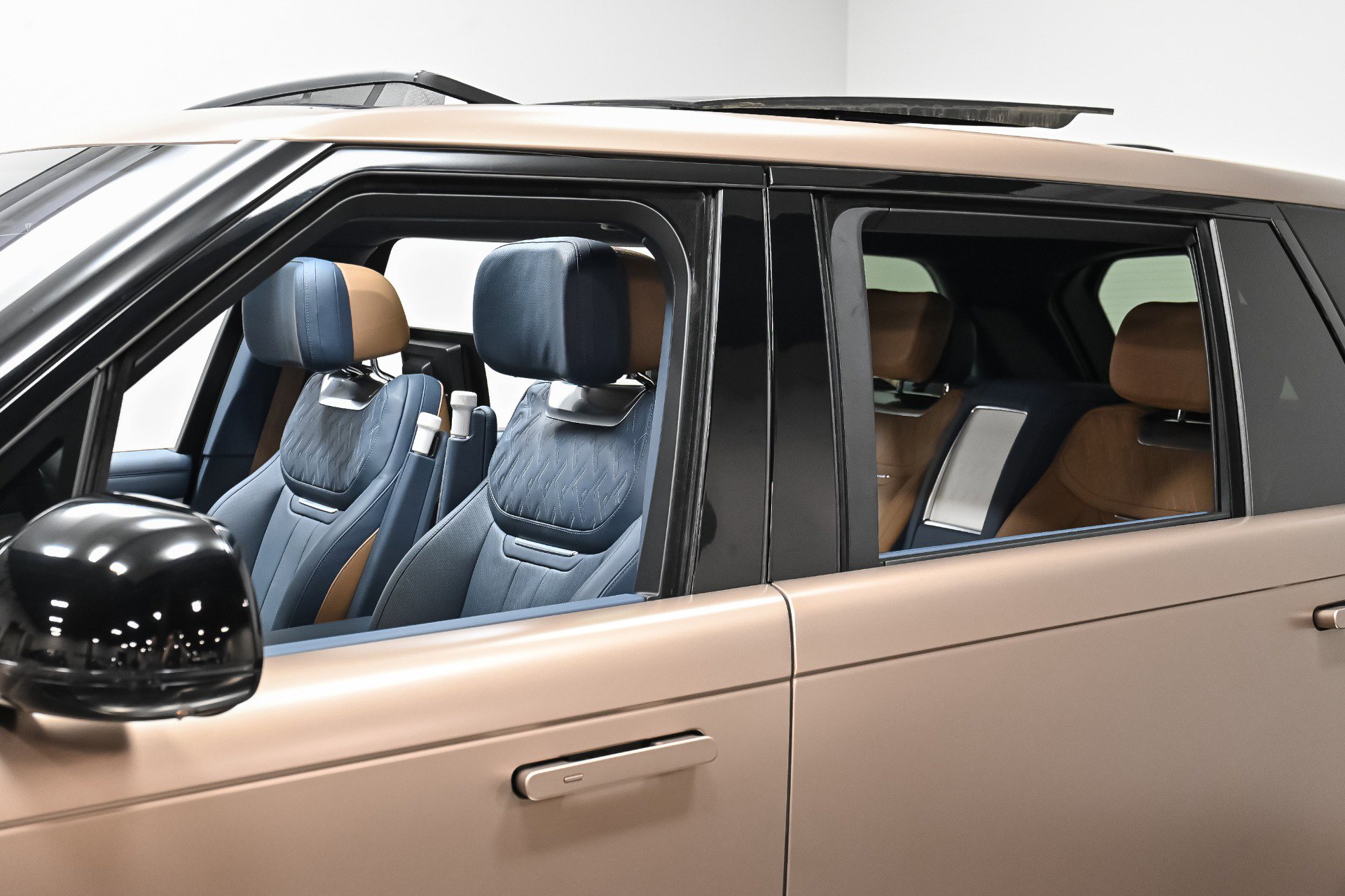 Used 2023 Land Rover Range Rover LWB SV Autobiography image 21