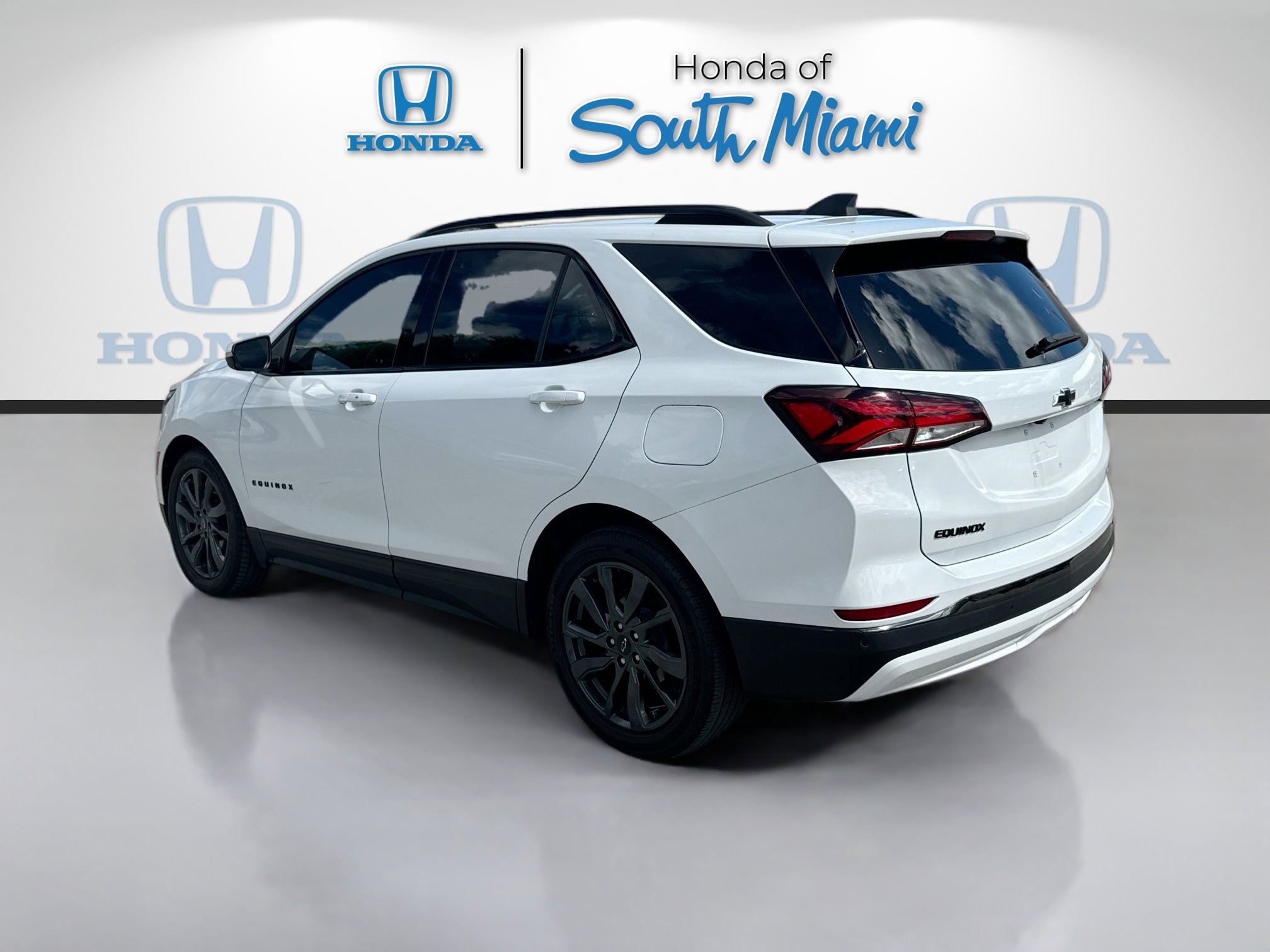 Used 2022 Chevrolet Equinox RS w/ RS Leather Package image 5