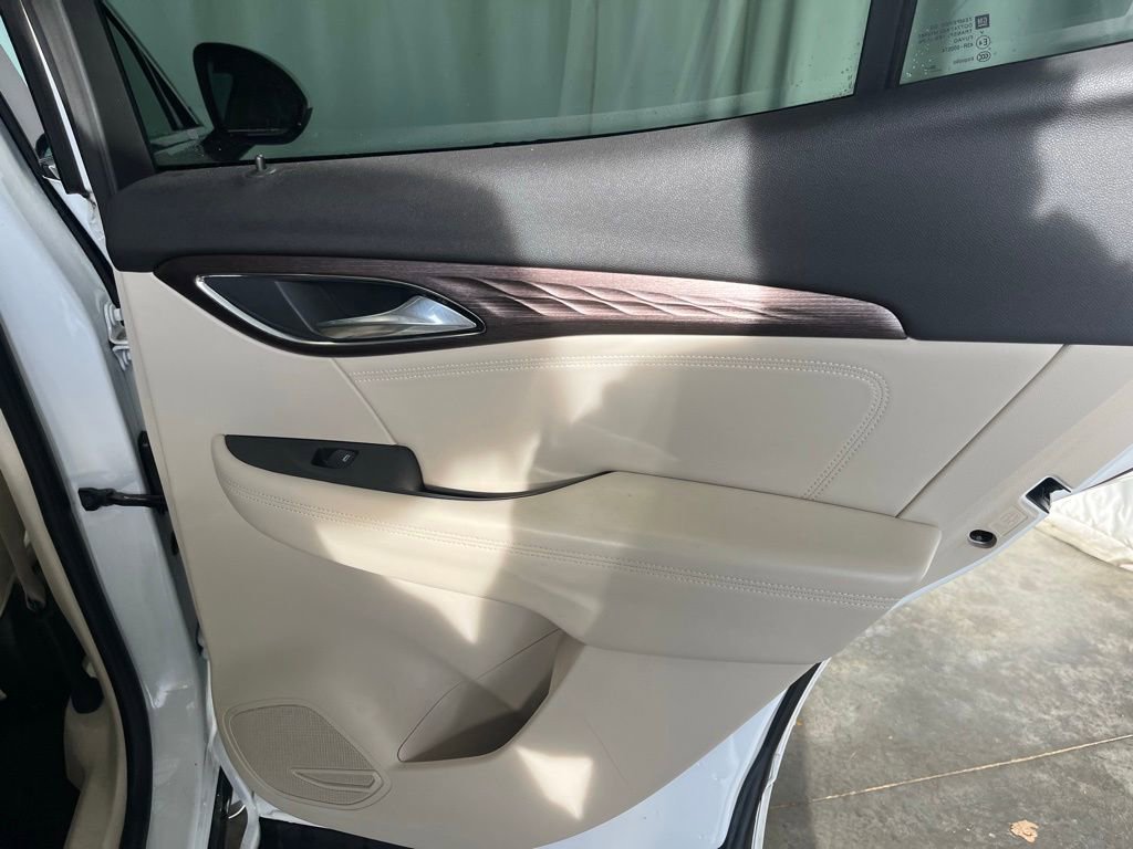 Used 2021 Buick Envision Avenir w/ Technology Package II image 24