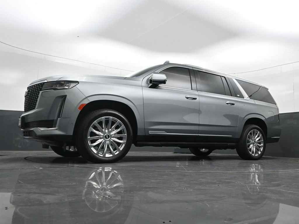 Used 2024 Cadillac Escalade ESV Premium Luxury AWD/4WD image 39