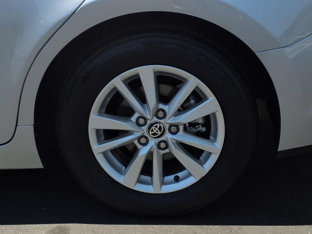 Used 2025 Toyota Camry LE FWD image 6