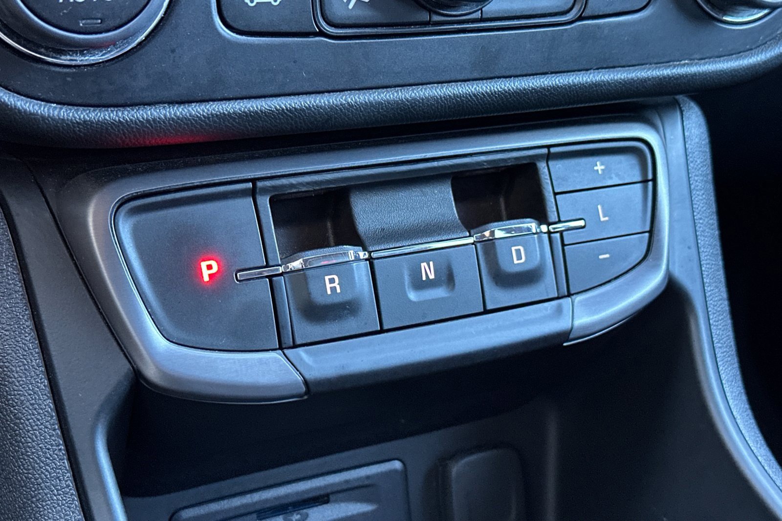 Used 2023 GMC Terrain AT4 image 21