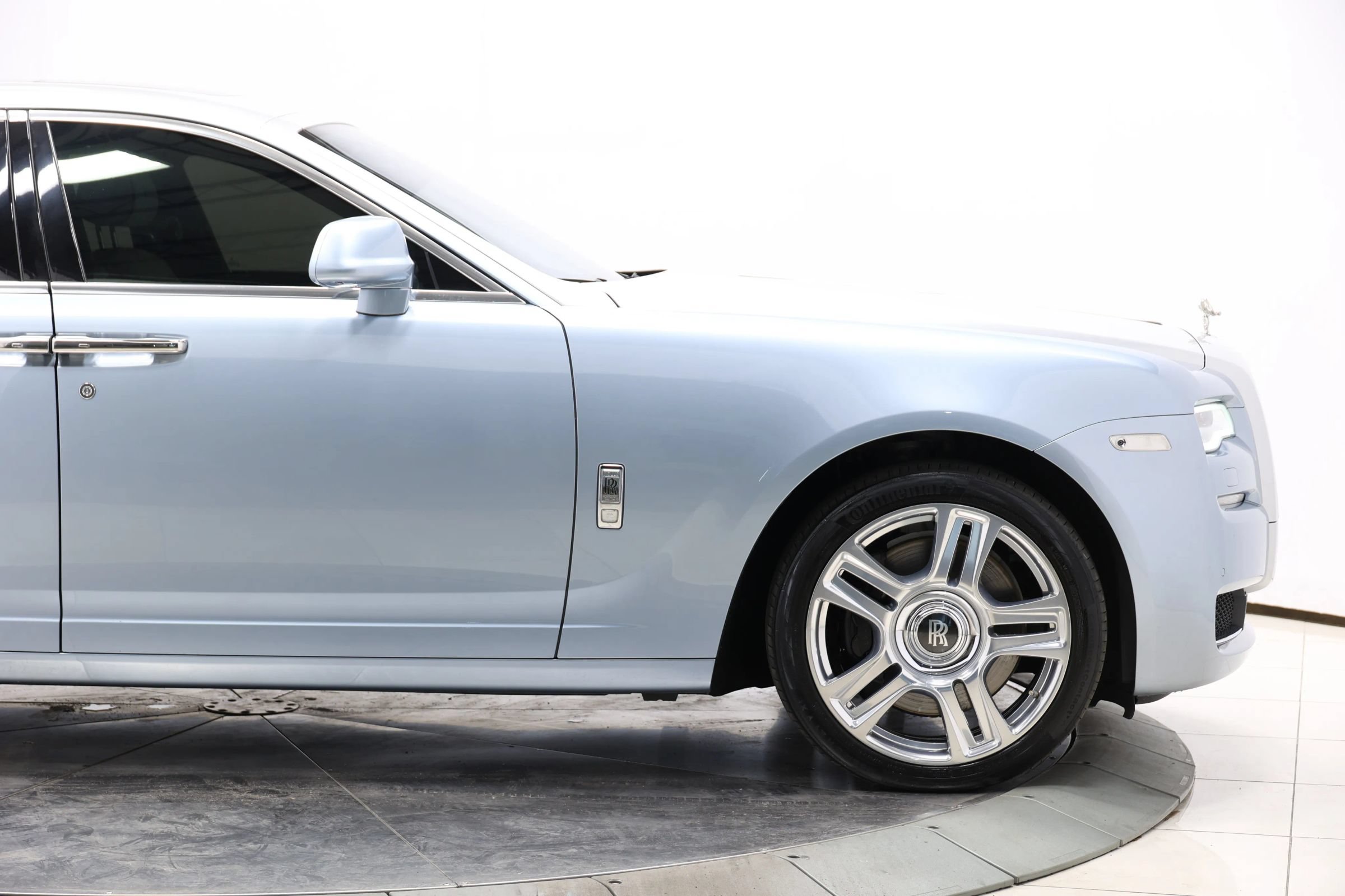 Used 2017 Rolls-Royce Ghost RWD image 86