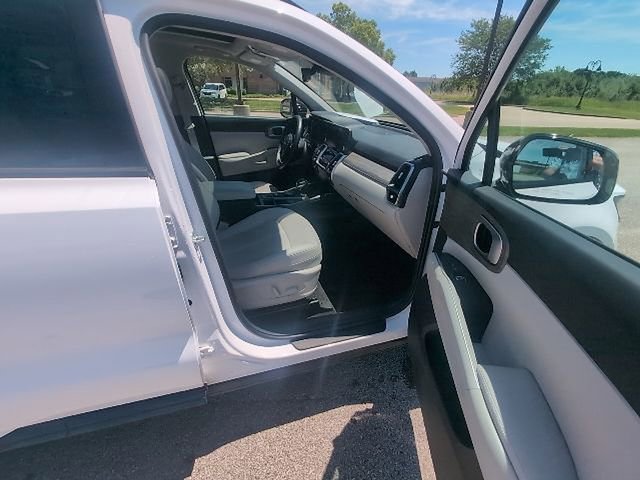 Used 2023 Kia Sorento EX w/ Panoramic Sunroof Package FWD image 3