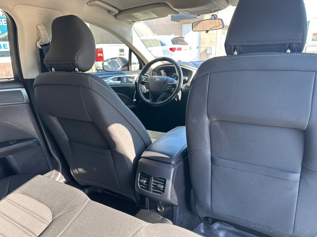 Used 2018 Ford Fusion SE w/ Fusion SE Technology Package FWD image 13