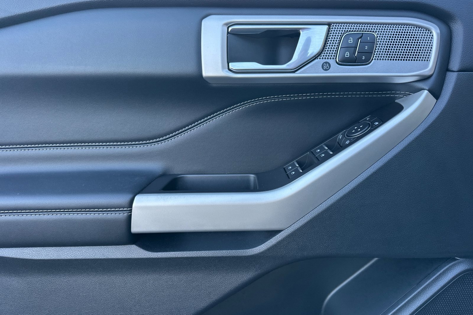 Used 2020 Ford Explorer Limited w/ Class III Trailer Tow Package image 10