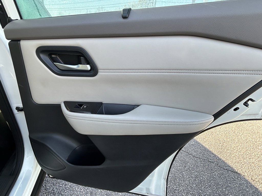 Used 2023 Nissan Rogue SL w/ SL Premium Package image 27