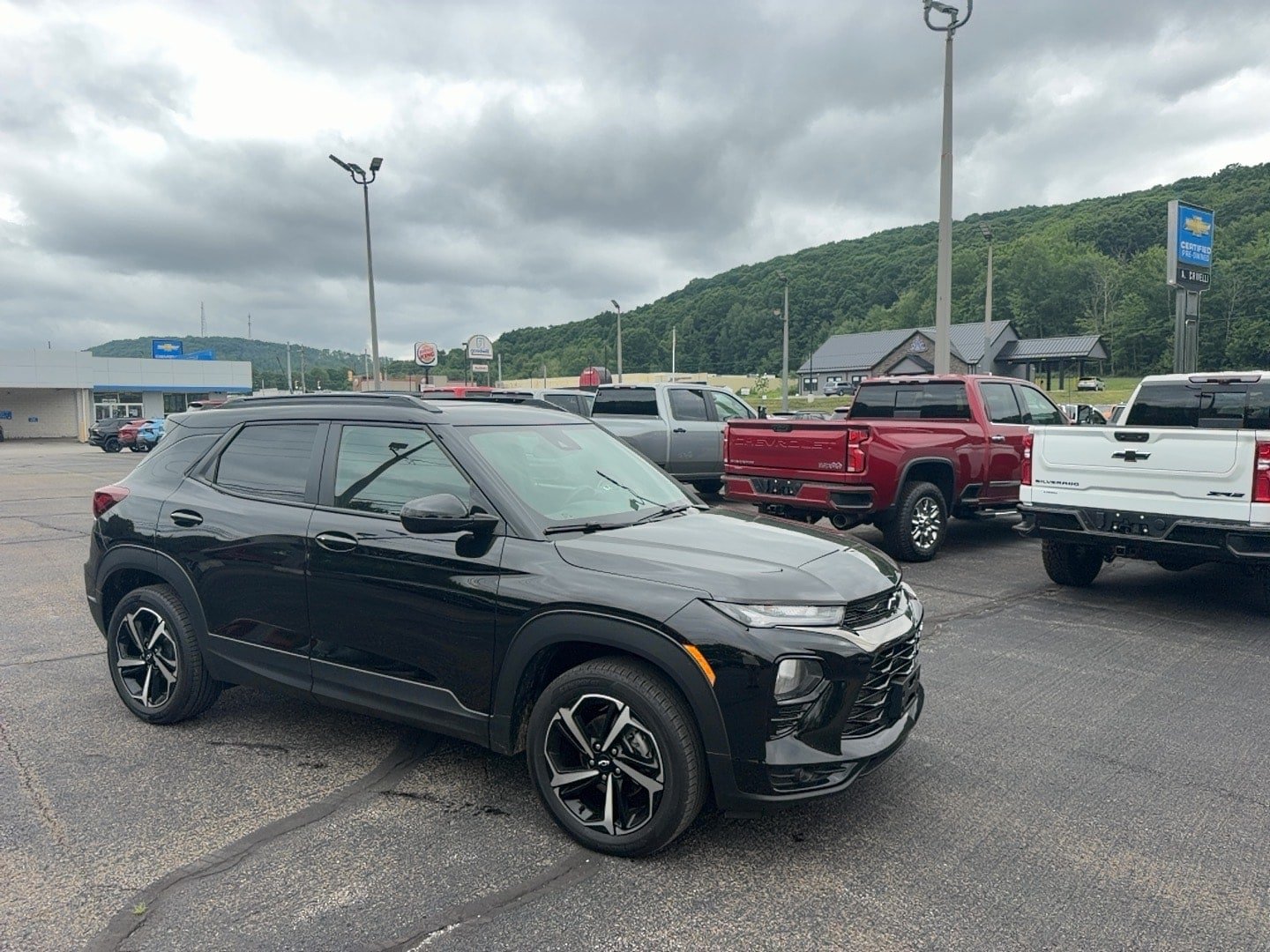 Used 2023 Chevrolet TrailBlazer RS w/ Sun and Liftgate Package AWD/4WD image 1