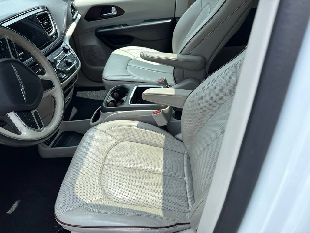 Used 2018 Chrysler Pacifica Limited w/ Advanced Safetytec Group FWD image 5