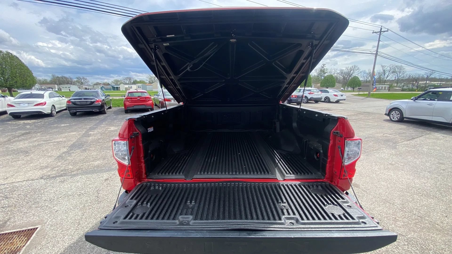 Used 2022 Nissan Titan SV AWD/4WD image 14