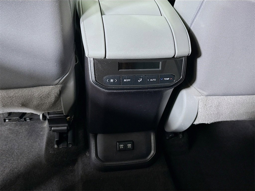 Certified 2020 Toyota Highlander LE image 13