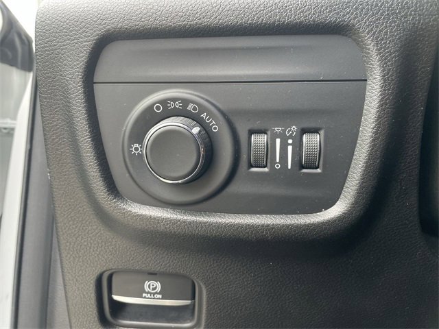 Used 2022 Jeep Grand Cherokee L Laredo image 34