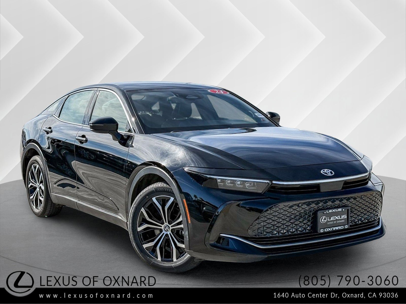 Used 2024 Toyota Crown Limited image 1