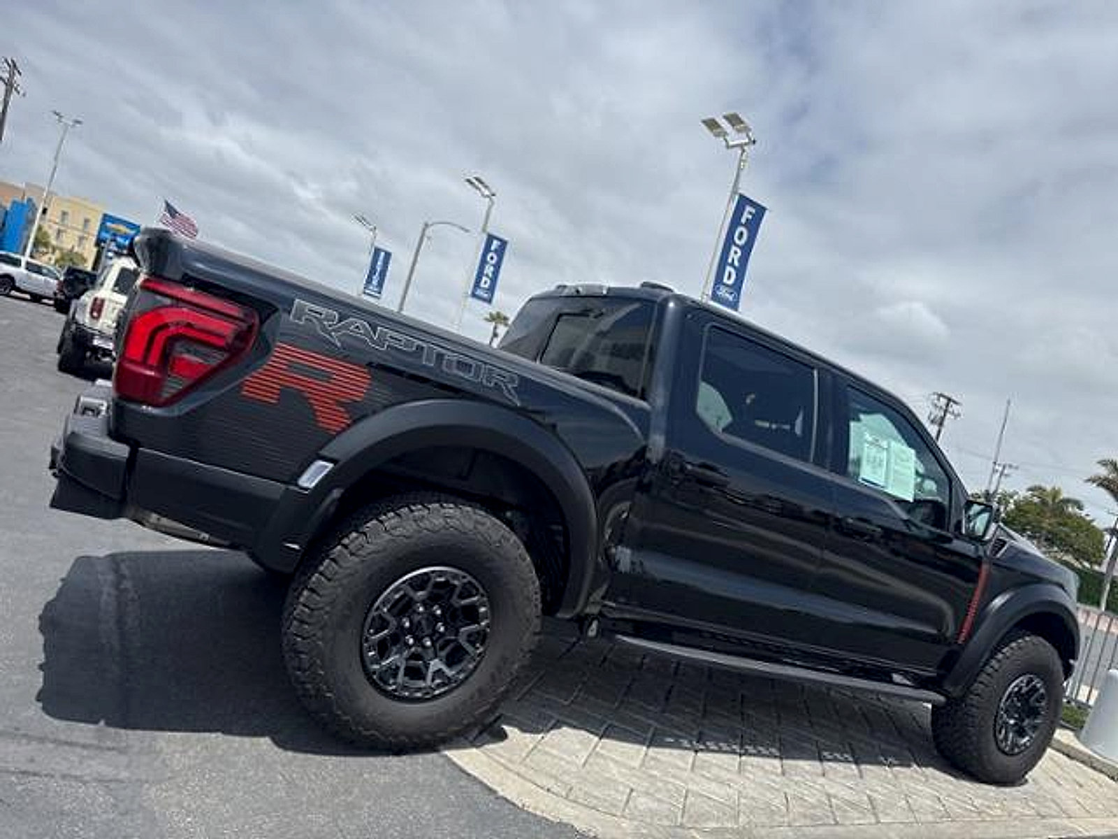 Used 2025 Ford F150 Raptor w/ Equipment Group 803A Raptor R AWD/4WD image 2