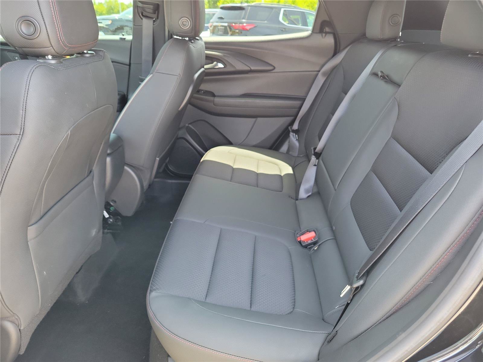 Used 2022 Chevrolet TrailBlazer RS w/ Sun and Liftgate Package FWD image 13