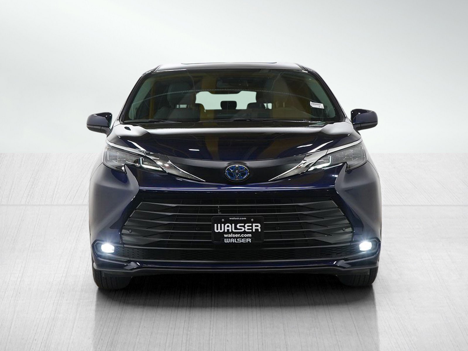 Used 2025 Toyota Sienna XLE image 8