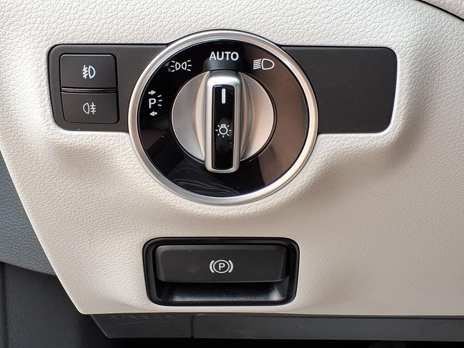 Certified 2018 Mercedes-Benz GLA 250 4MATIC image 17