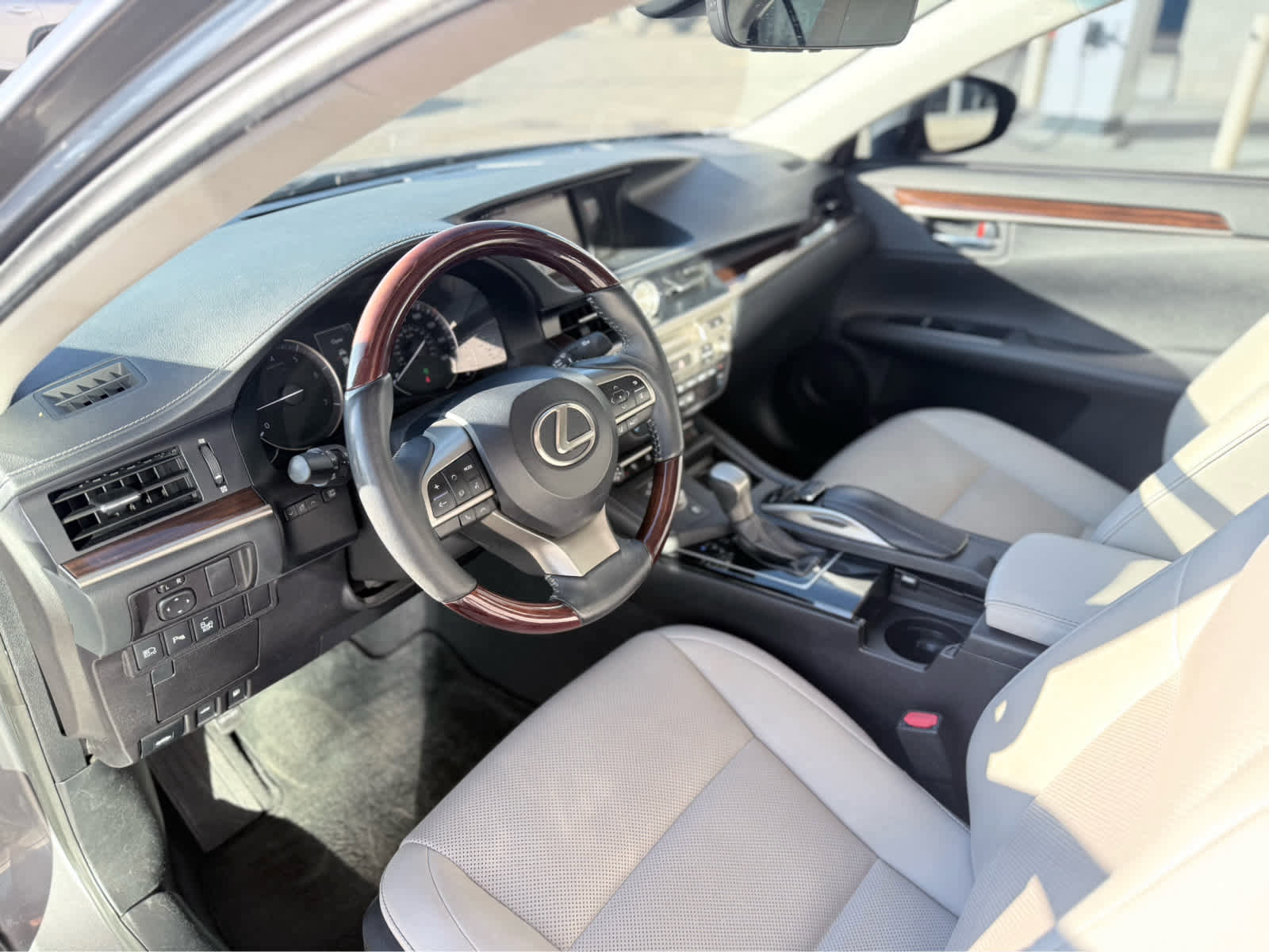 Used 2016 Lexus ES 350 w/ Navigation System Package image 10