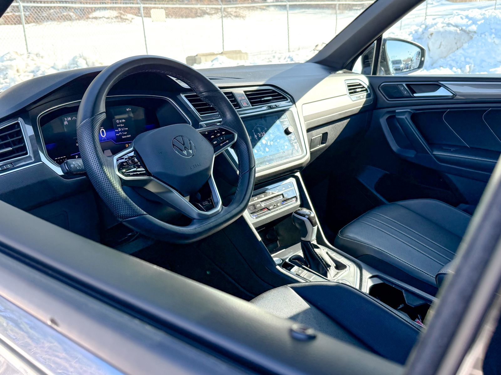 Used 2024 Volkswagen Tiguan SE R-Line image 11