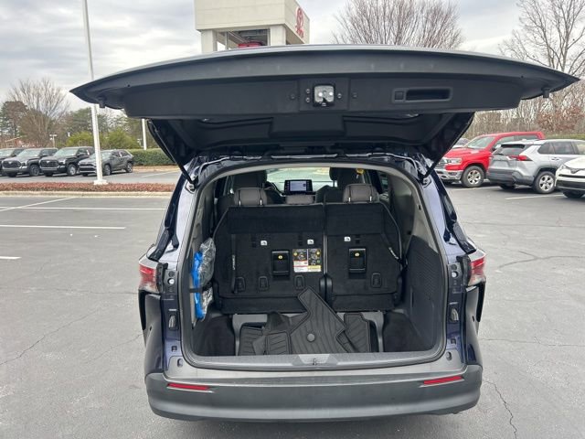 Used 2024 Toyota Sienna LE image 7