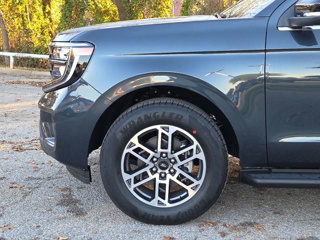 New 2025 Ford Expedition Active RWD image 5