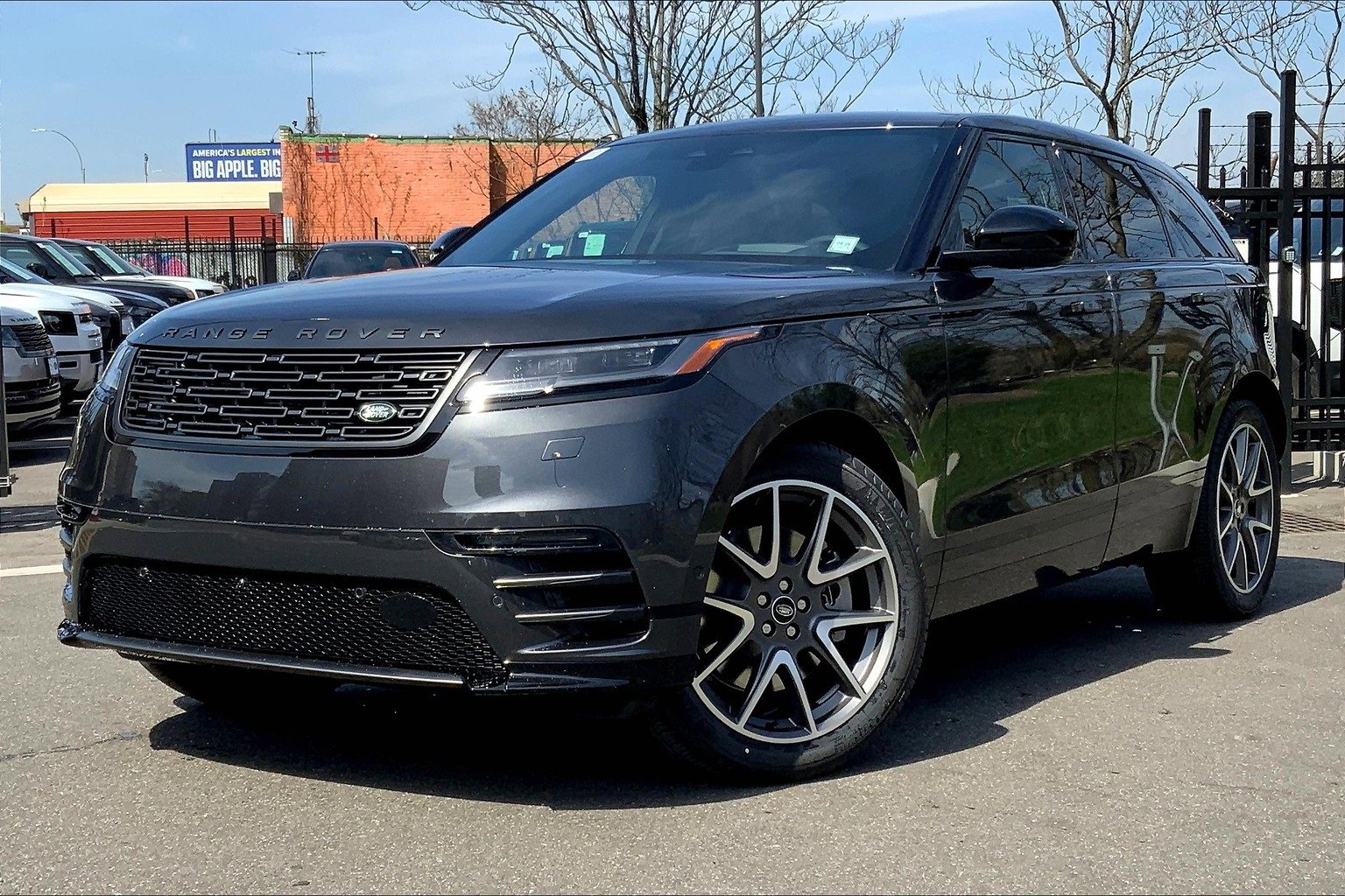 New 2026 Land Rover Range Rover Velar Dynamic SE image 1
