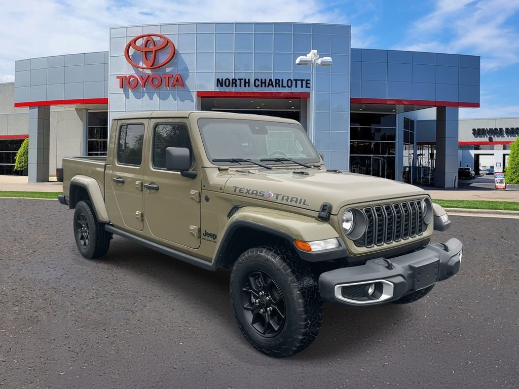 Used 2025 Jeep Gladiator Sport image 3