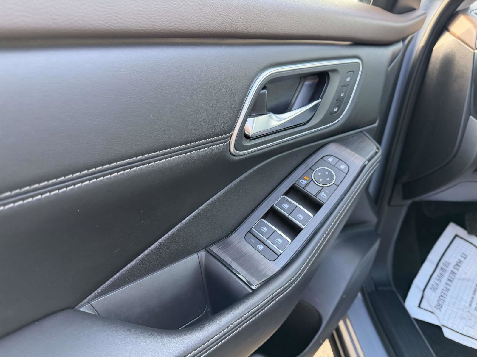 Used 2022 Nissan Rogue Platinum w/ Head-Up Display Package image 17