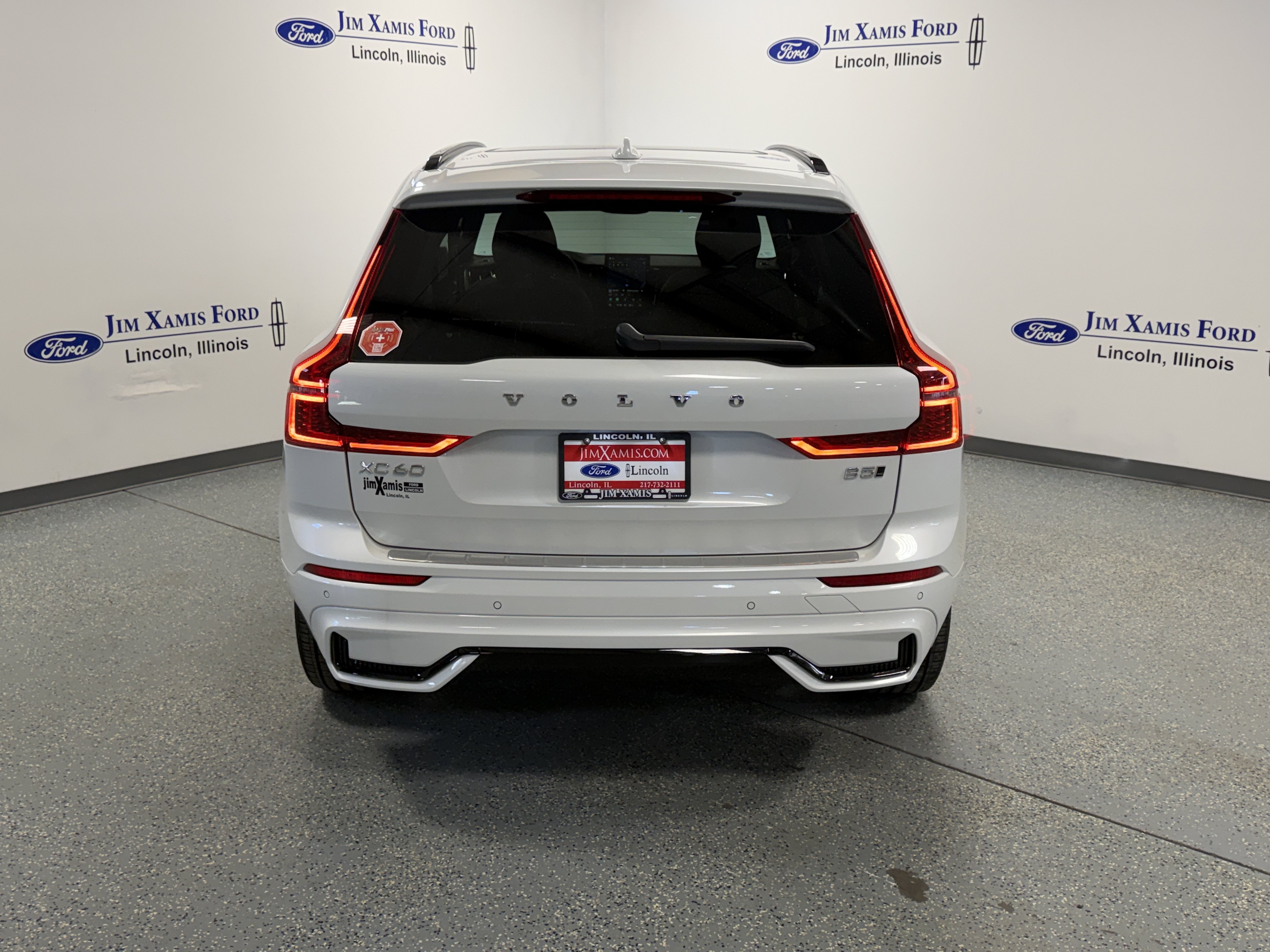 Used 2026 Volvo XC60 B5 Plus AWD/4WD image 32