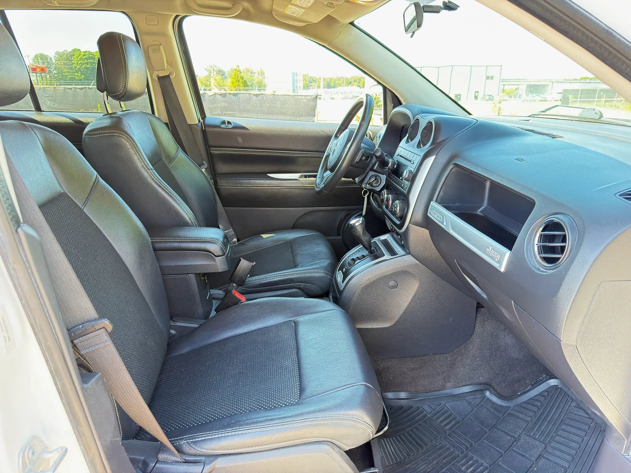 Used 2014 Jeep Compass Latitude AWD/4WD image 18