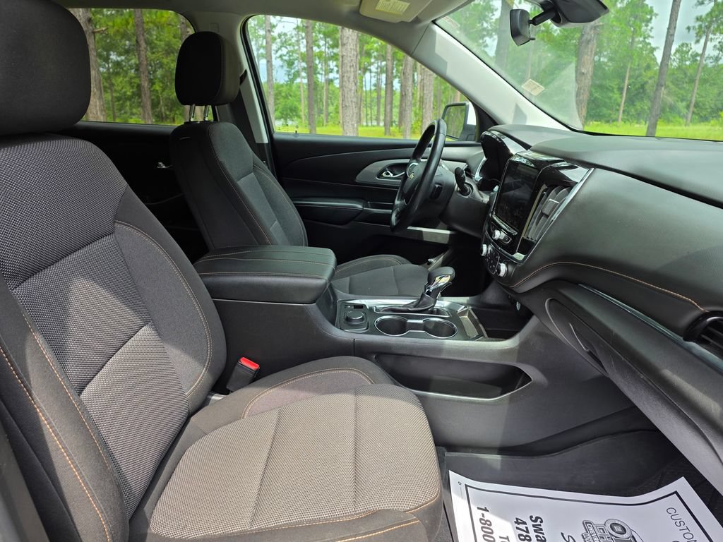 Used 2021 Chevrolet Traverse LT FWD image 23