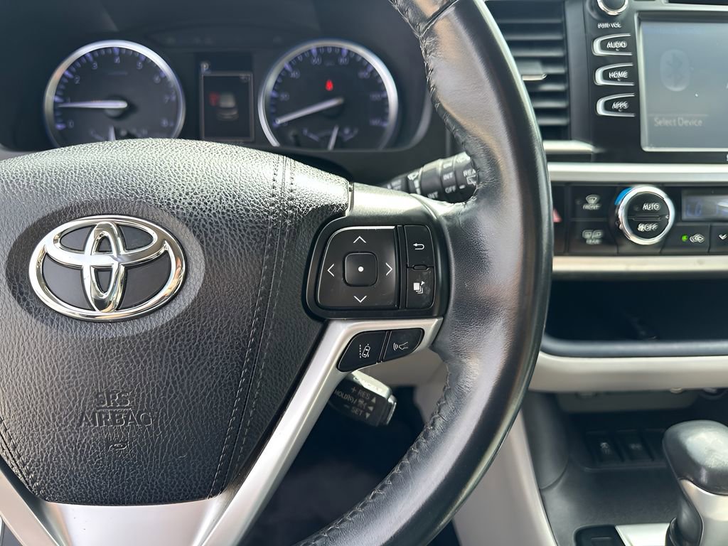 Used 2018 Toyota Highlander XLE image 16