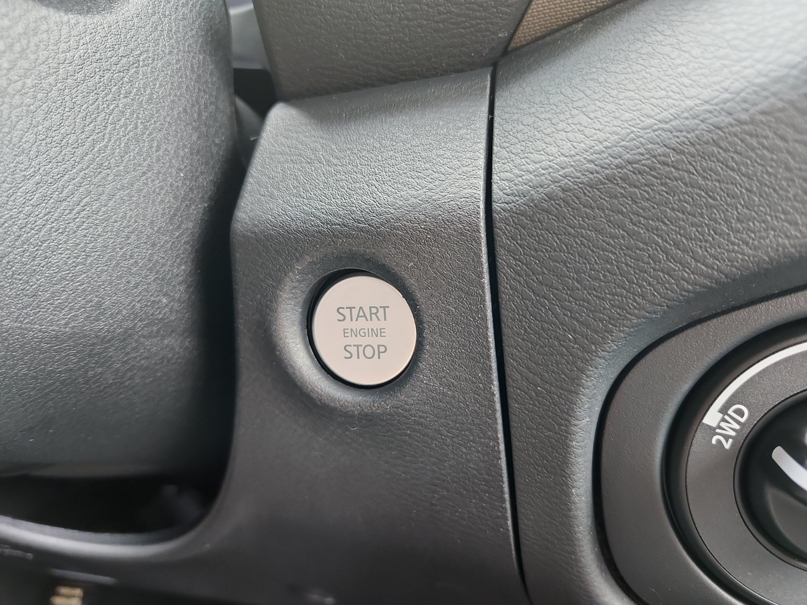 Used 2022 Nissan Frontier SV AWD/4WD image 19