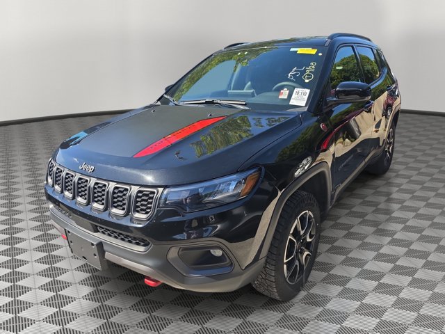 Used 2025 Jeep Compass Trailhawk AWD/4WD image 3