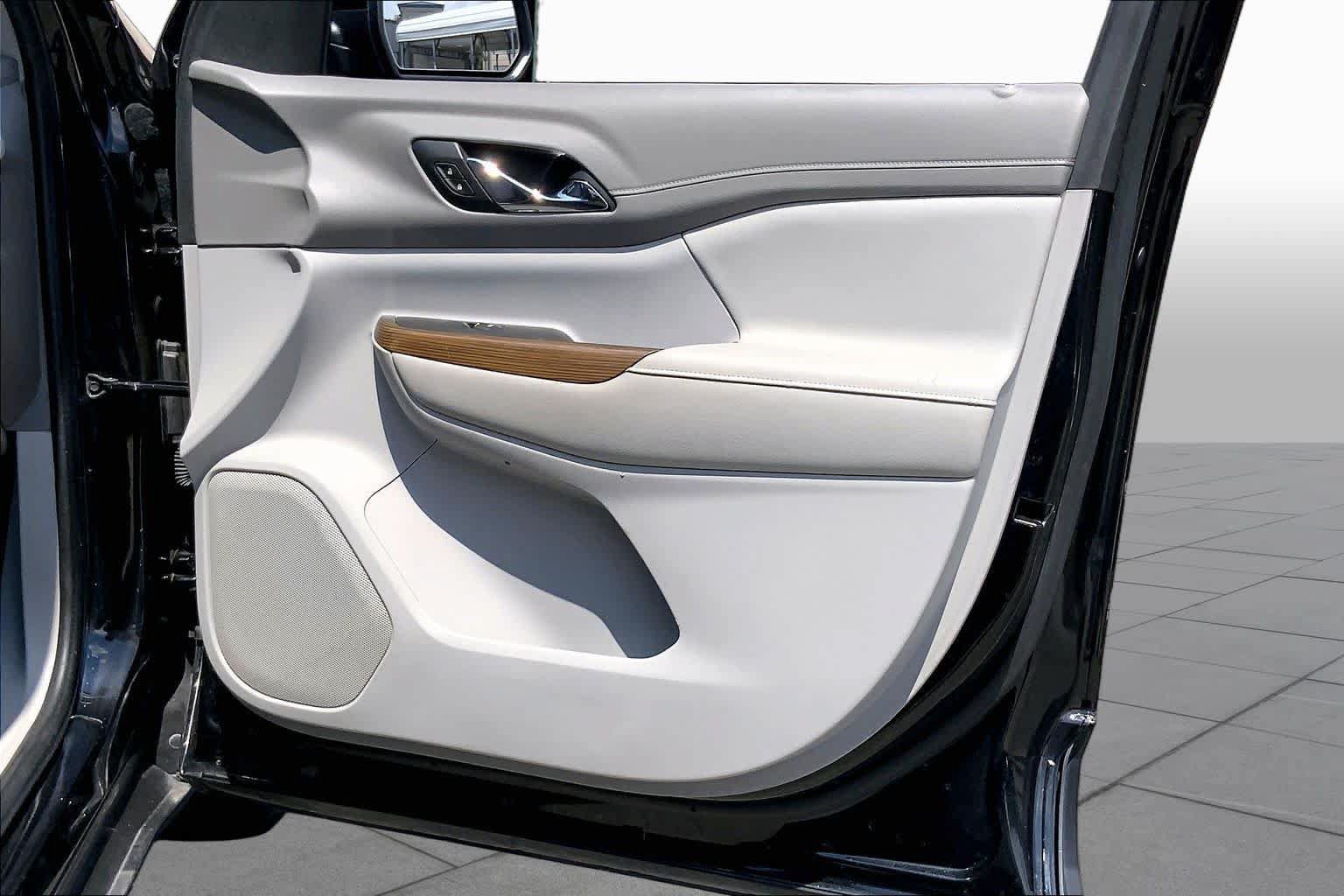 Used 2019 GMC Acadia SLE w/ Driver Alert Package I AWD/4WD image 23
