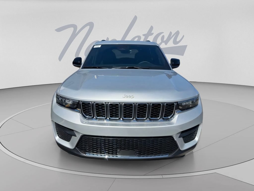New 2026 Jeep Grand Cherokee Laredo X AWD/4WD image 2