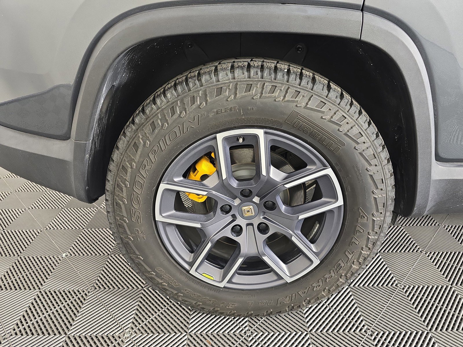 Used 2022 Rivian R1S Launch Edition image 12