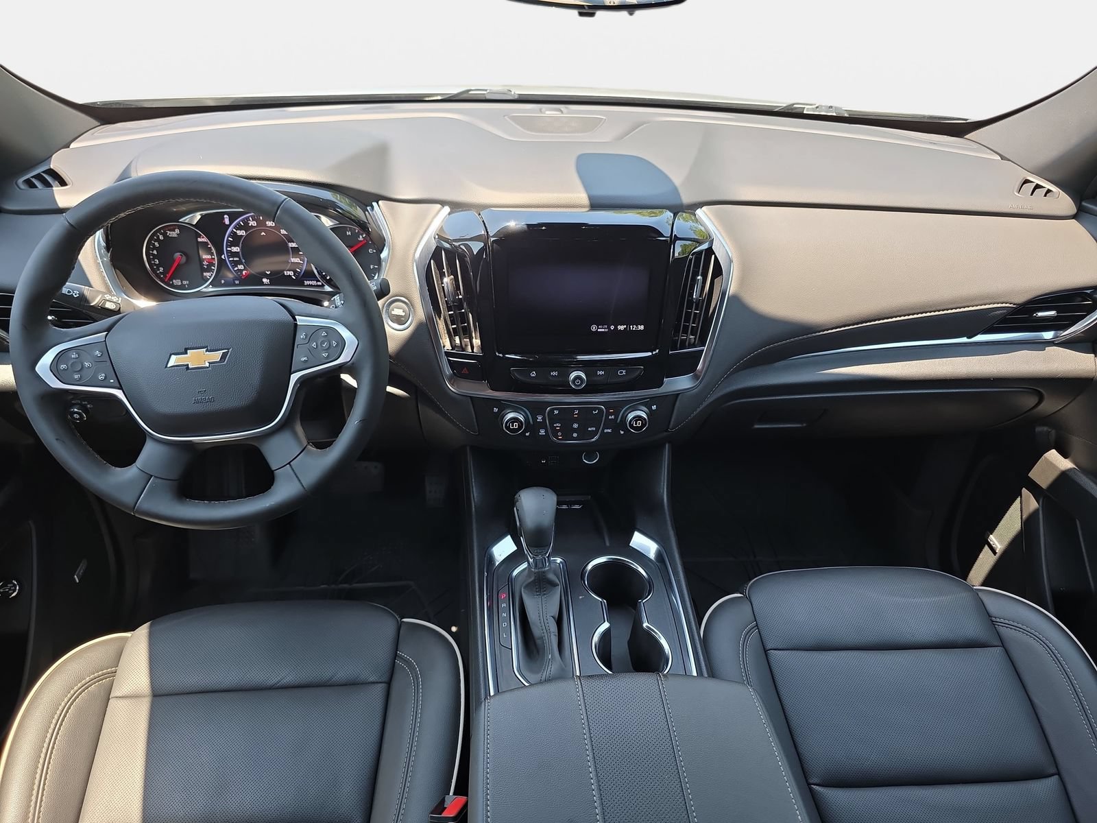 Used 2023 Chevrolet Traverse Premier FWD image 9