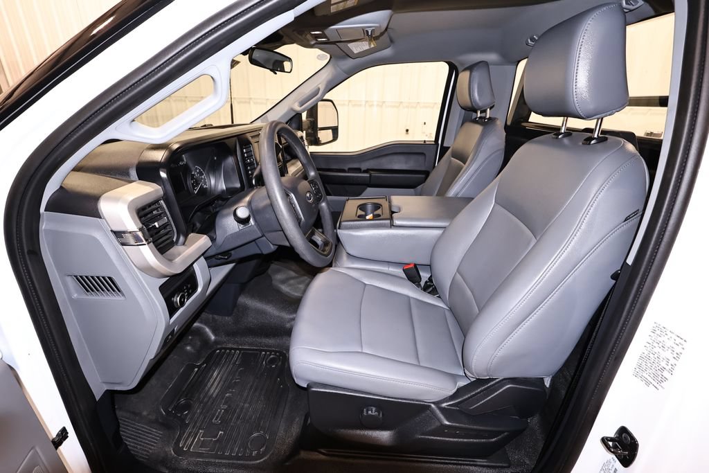 Certified 2025 Ford F550 4x4 Regular Cab Super Duty image 22