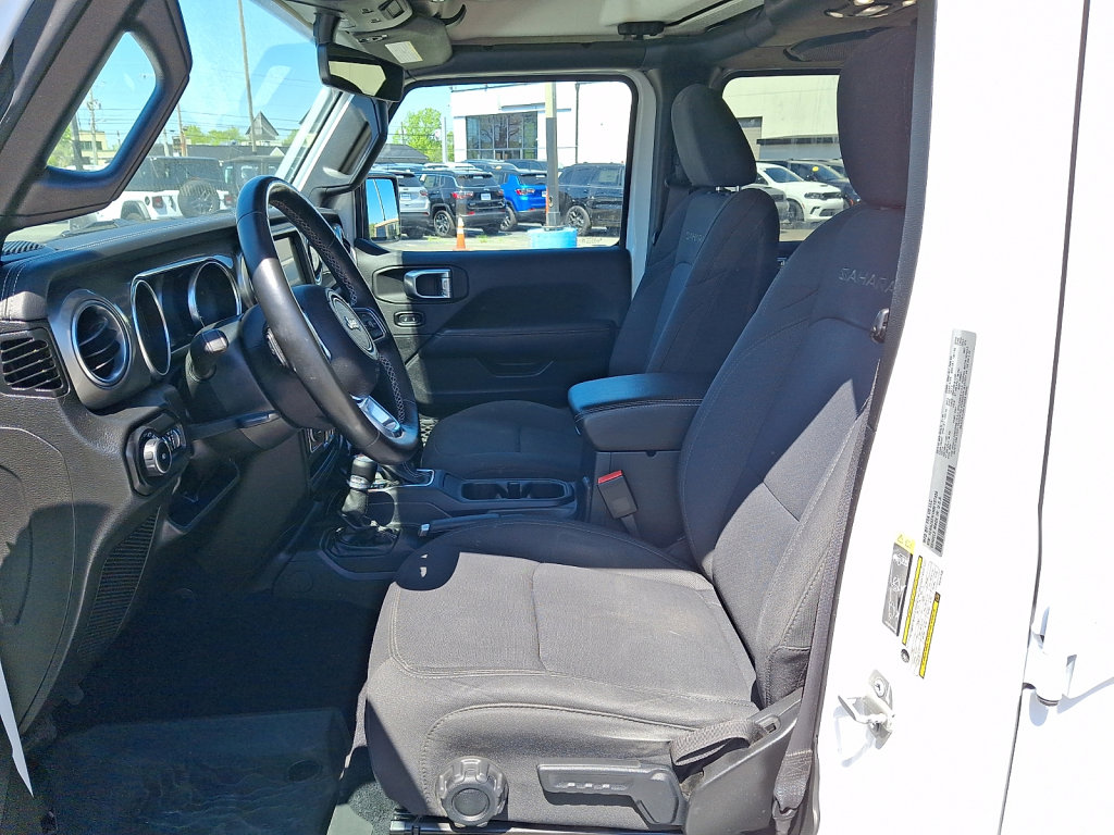 Used 2022 Jeep Wrangler Unlimited Sahara w/ Cold Weather Group AWD/4WD image 24
