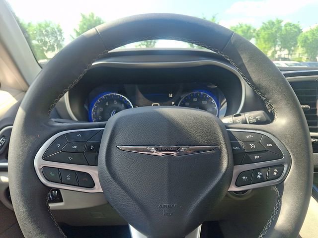 Used 2023 Chrysler Pacifica Touring-L FWD image 19