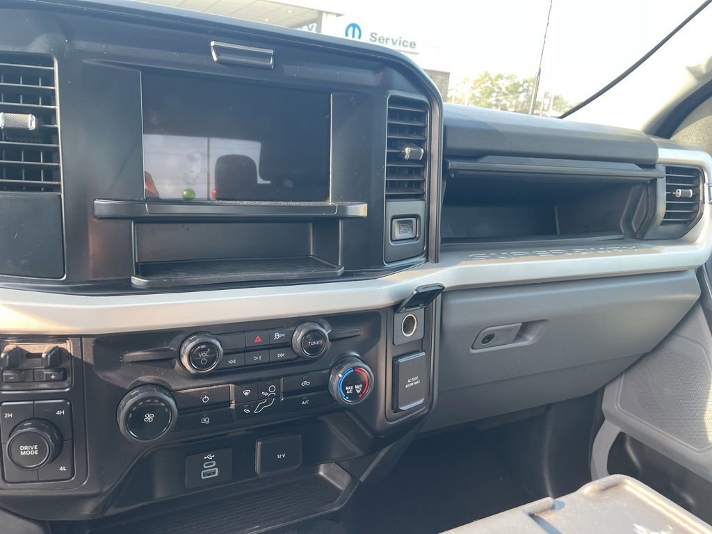 Used 2025 Ford F250 XLT image 6