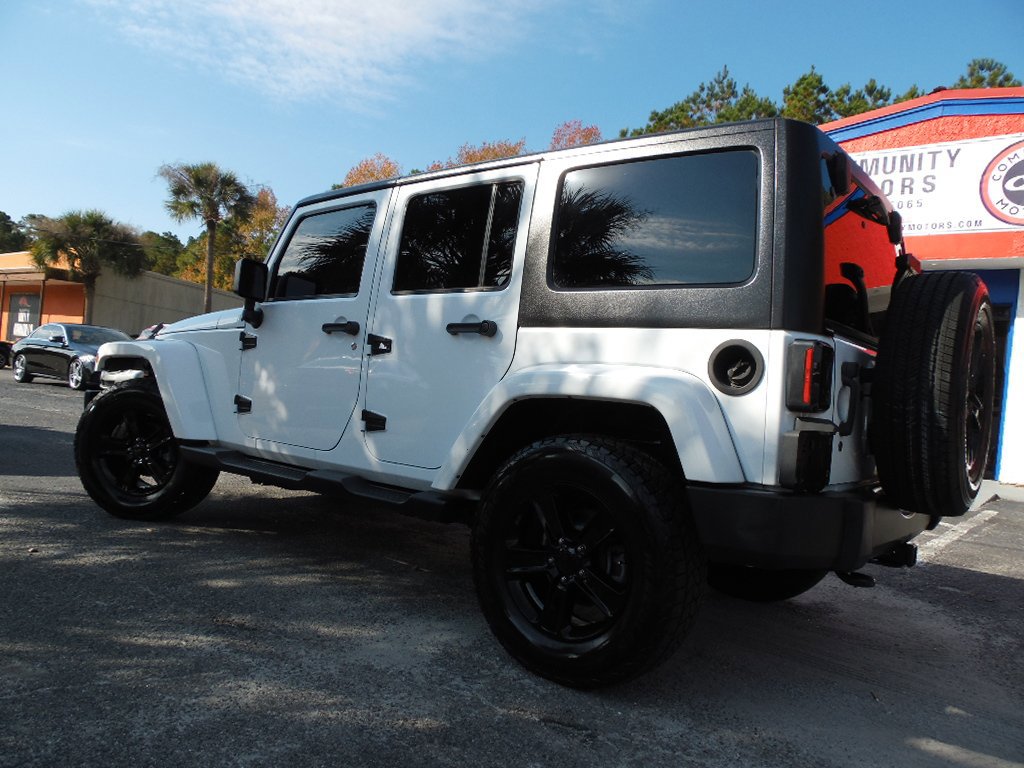Used 2015 Jeep Wrangler Unlimited Sahara w/ Connectivity Group image 5