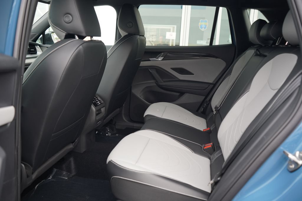 New 2026 Volkswagen Tiguan SE R-Line FWD image 7