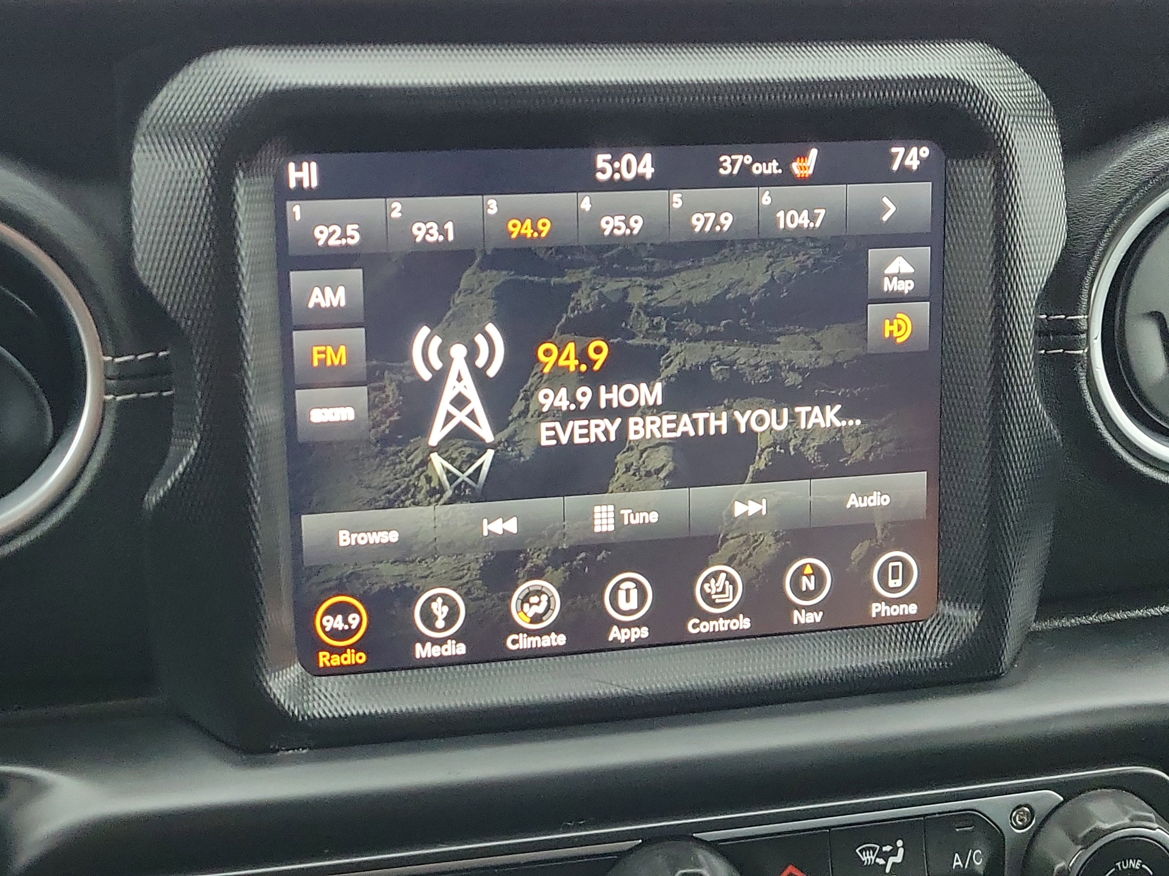 Used 2018 Jeep Wrangler Unlimited Sahara image 25