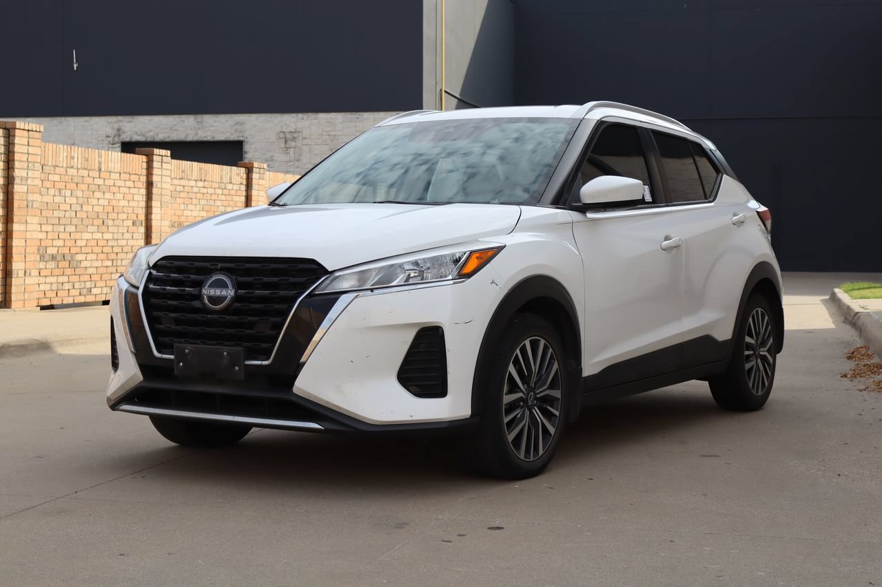 Used 2022 Nissan Kicks SV FWD image 2