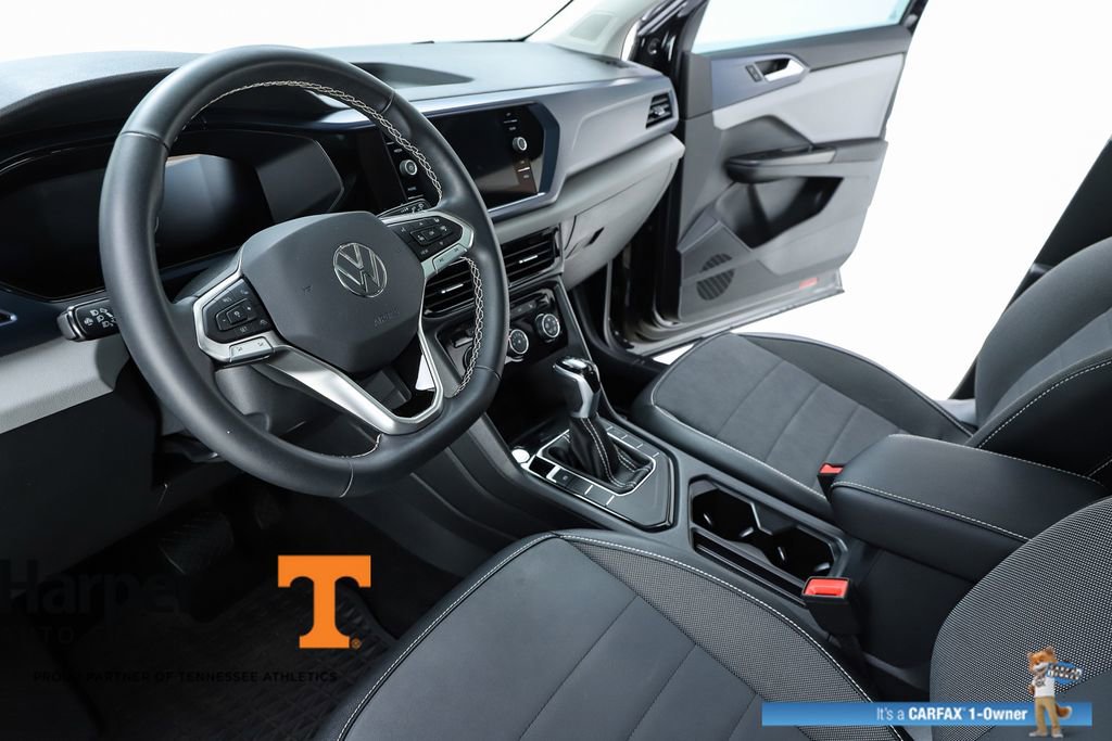 Used 2023 Volkswagen Taos SE w/ Panoramic Sunroof Package FWD image 19