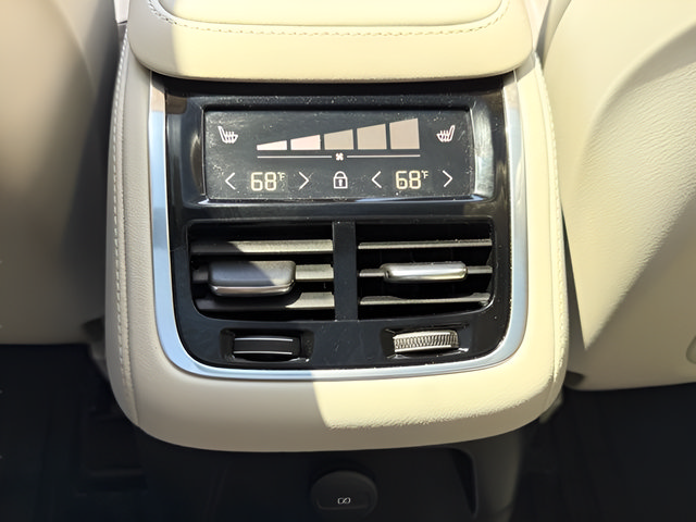 Used 2025 Volvo XC90 T8 Ultra w/ Lounge Package AWD/4WD image 28