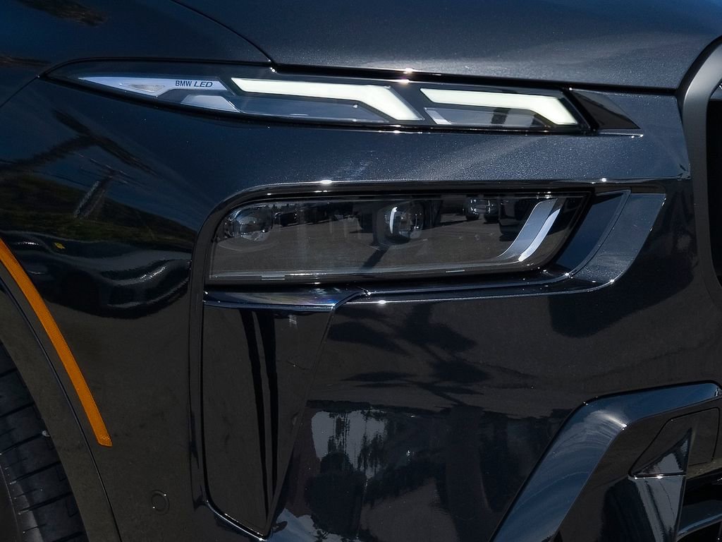 New 2026 BMW X7 M60i image 5